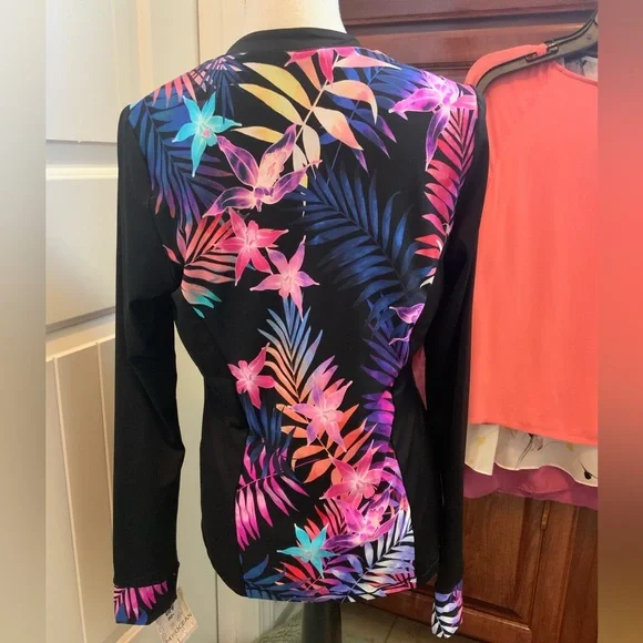 NEW 24 & Ocean swim top/rash guard, 50upf - Picture 3 of 9